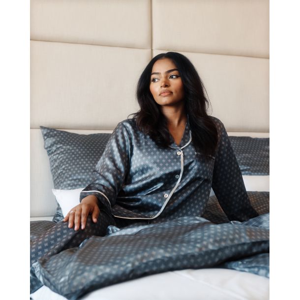 IN LUXURY PYJAMAS  S�LVGR�