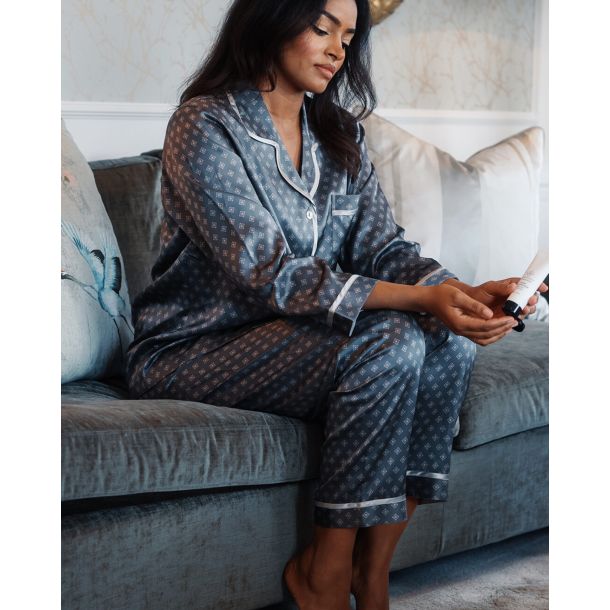 IN LUXURY PYJAMAS  S�LVGR�