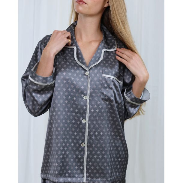 IN LUXURY PYJAMAS  S�LVGR�