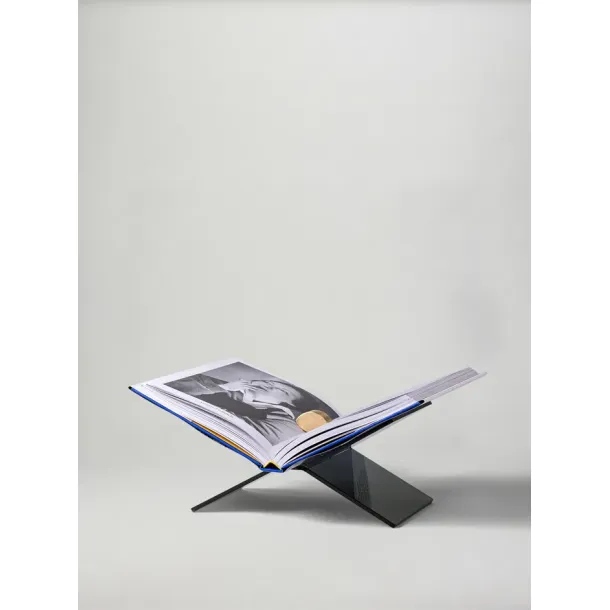 NM BOOKSTAND X SMOKED