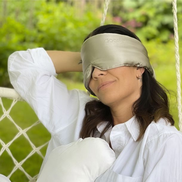 Doozie - Luxury Sleep Mask Pearl Grey