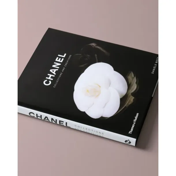 CHANEL COLLECTION AND CREATIONS