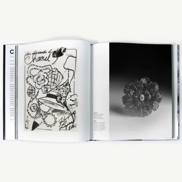 CHANEL COLLECTION AND CREATIONS